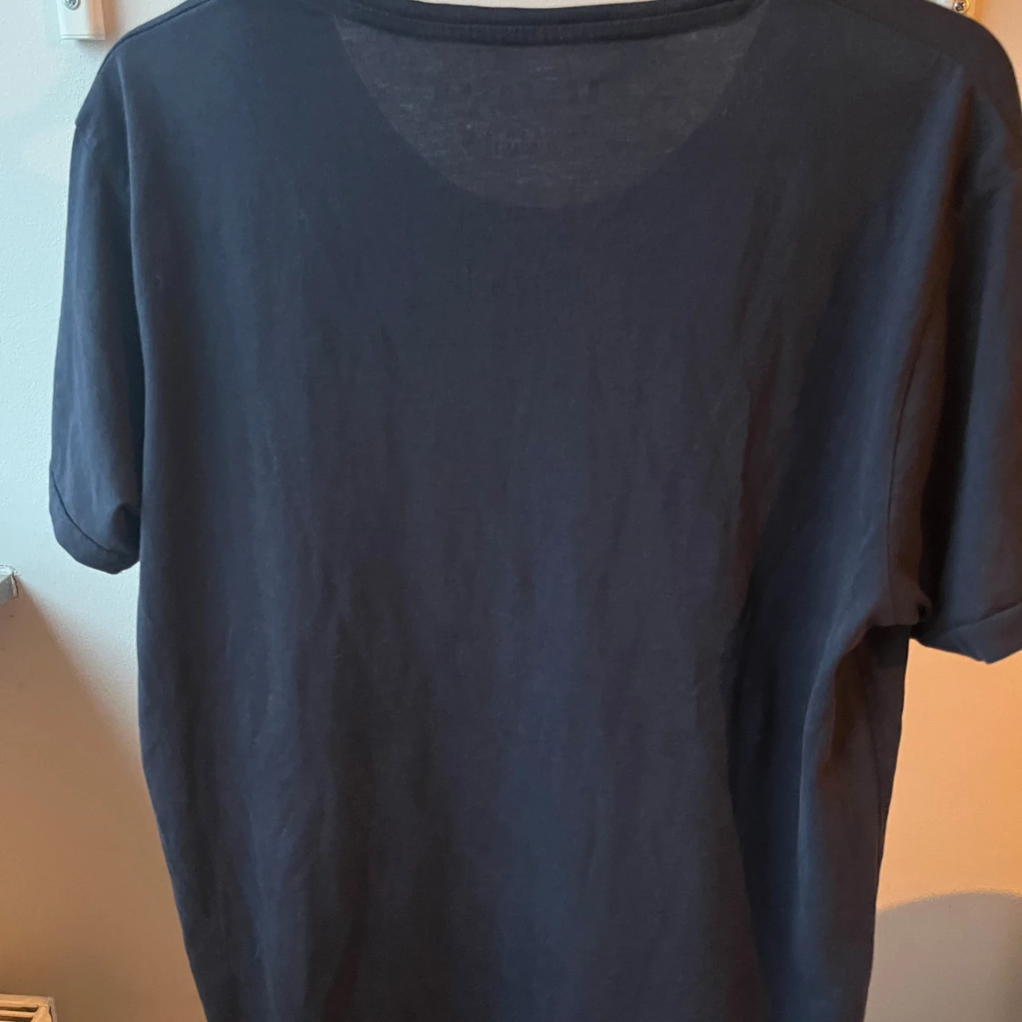 Mörkblå t-shirt - 1