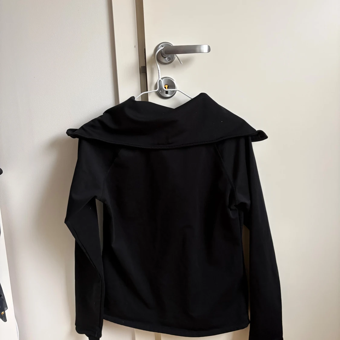 Svart fleece-tröja från SOC XS - 1