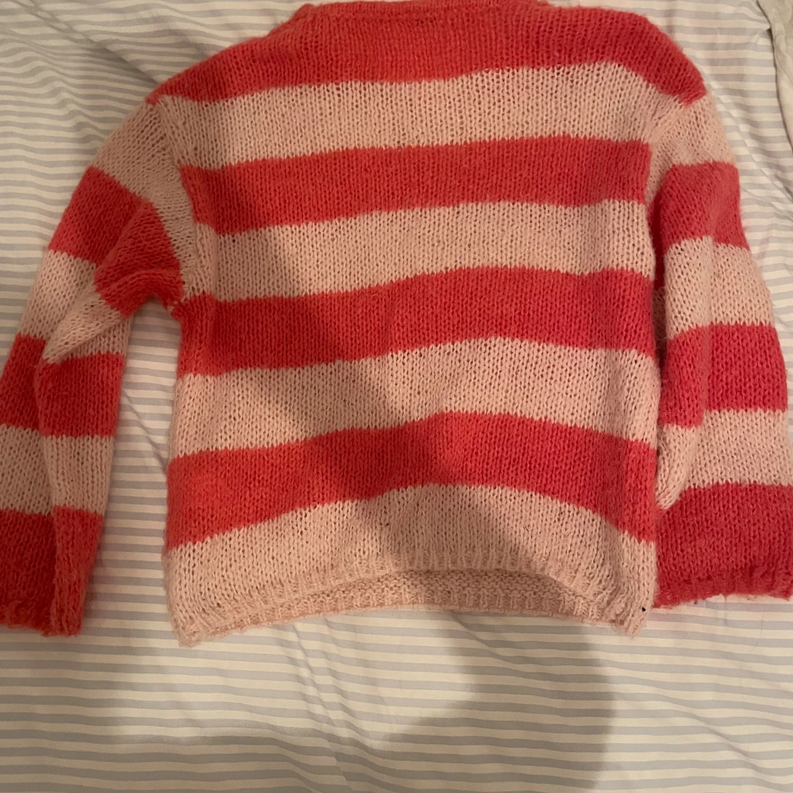 Randig stickad tröja - 1