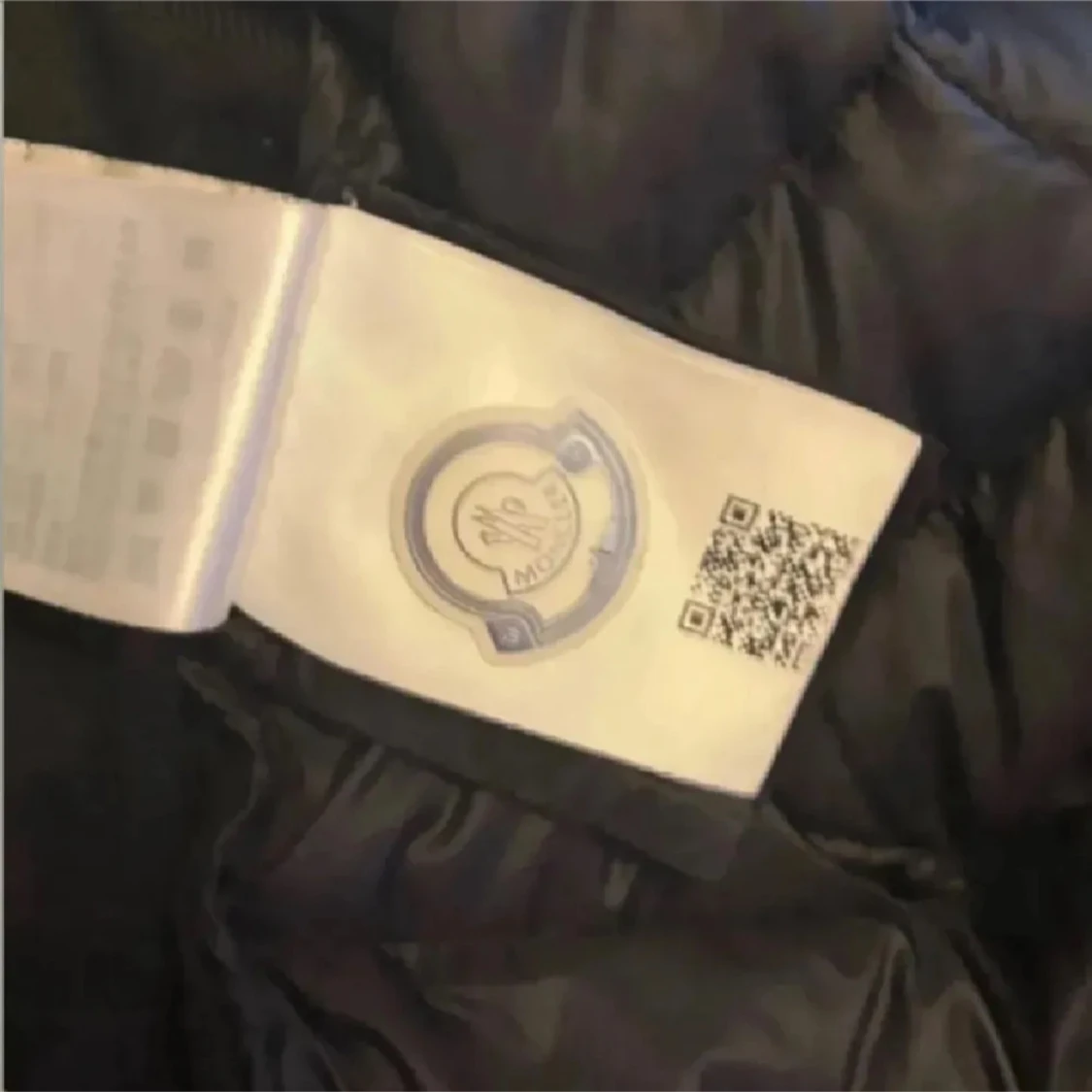 Svart pufferjacka från Moncler - 2