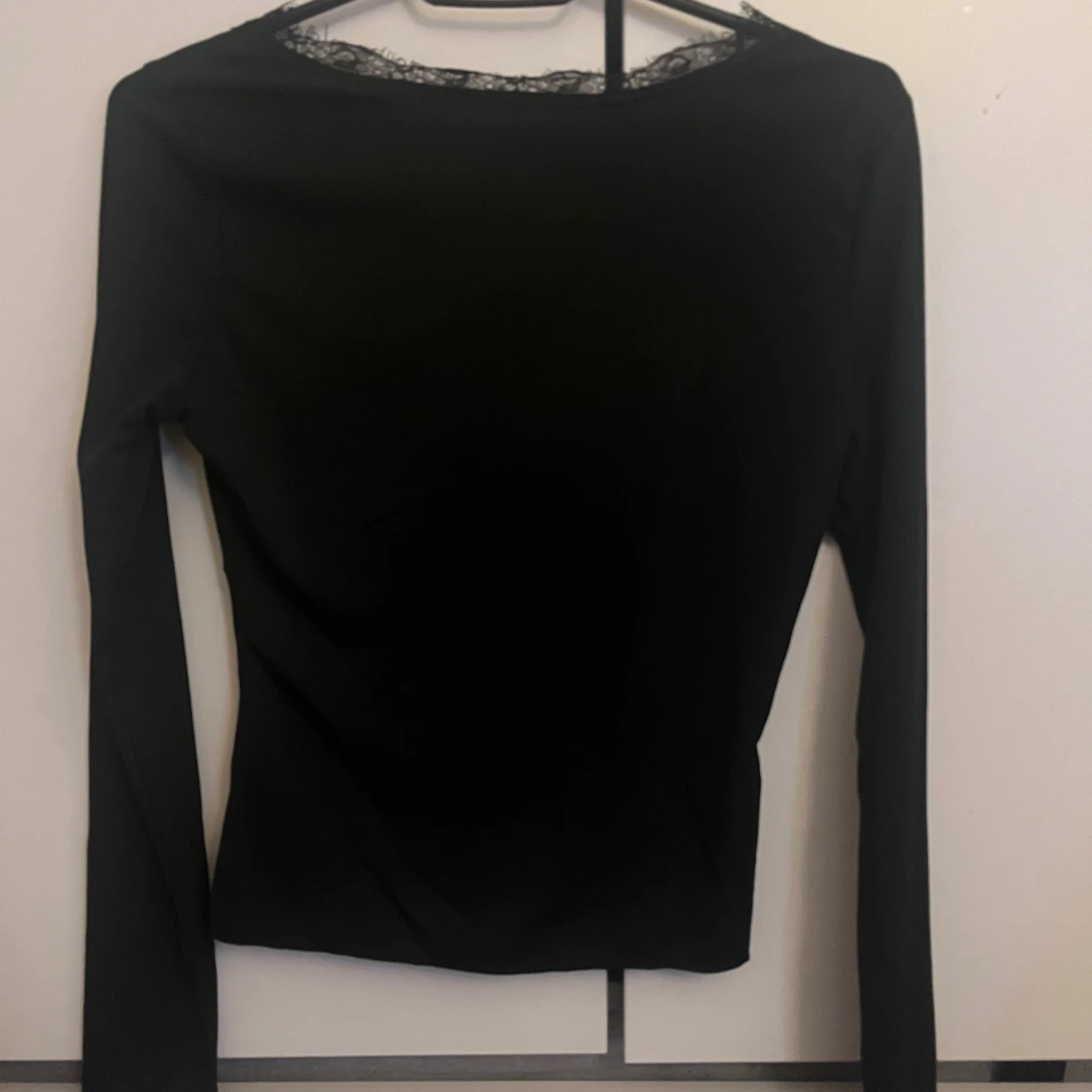 Svart långärmad topp med spets - 3