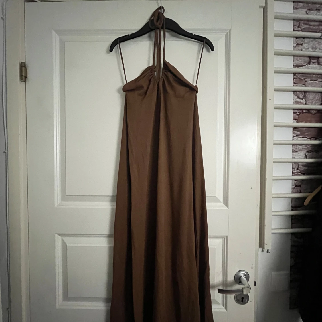 Brun långklänning från Gina Tricot