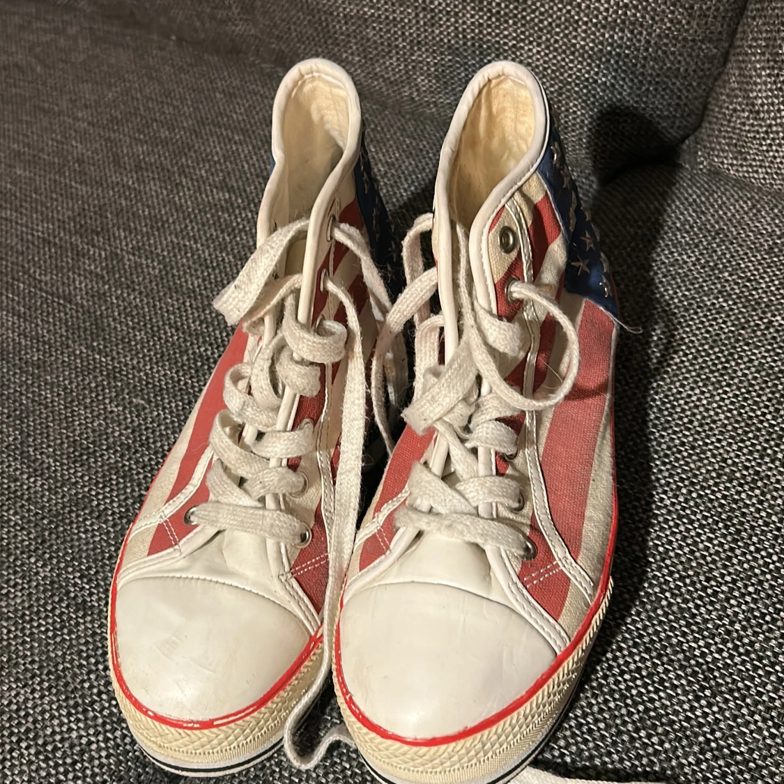 Höga sneakers med USA-flagga och nitar - 1