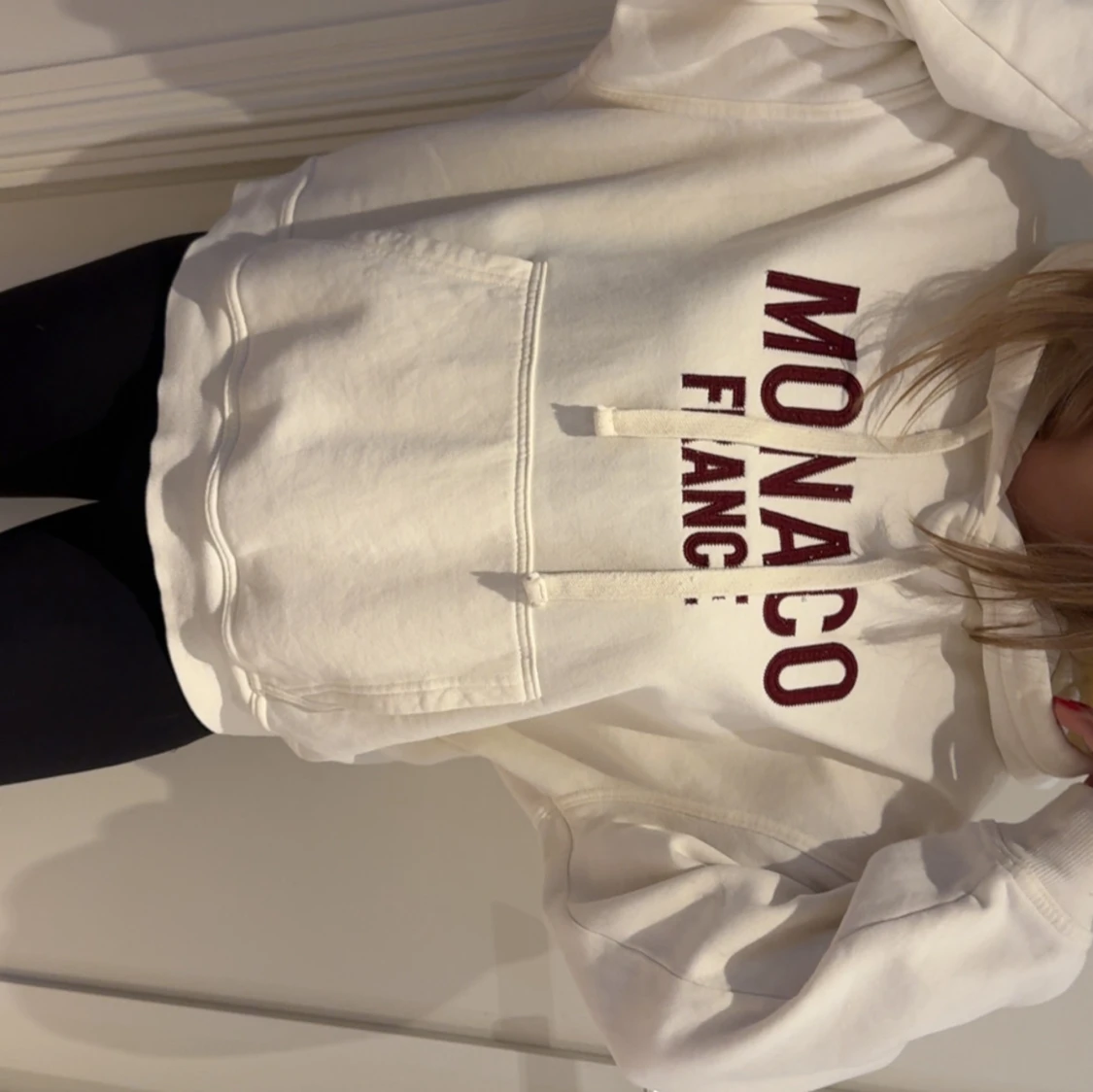 Vit hoodie med Monaco-tryck - 1