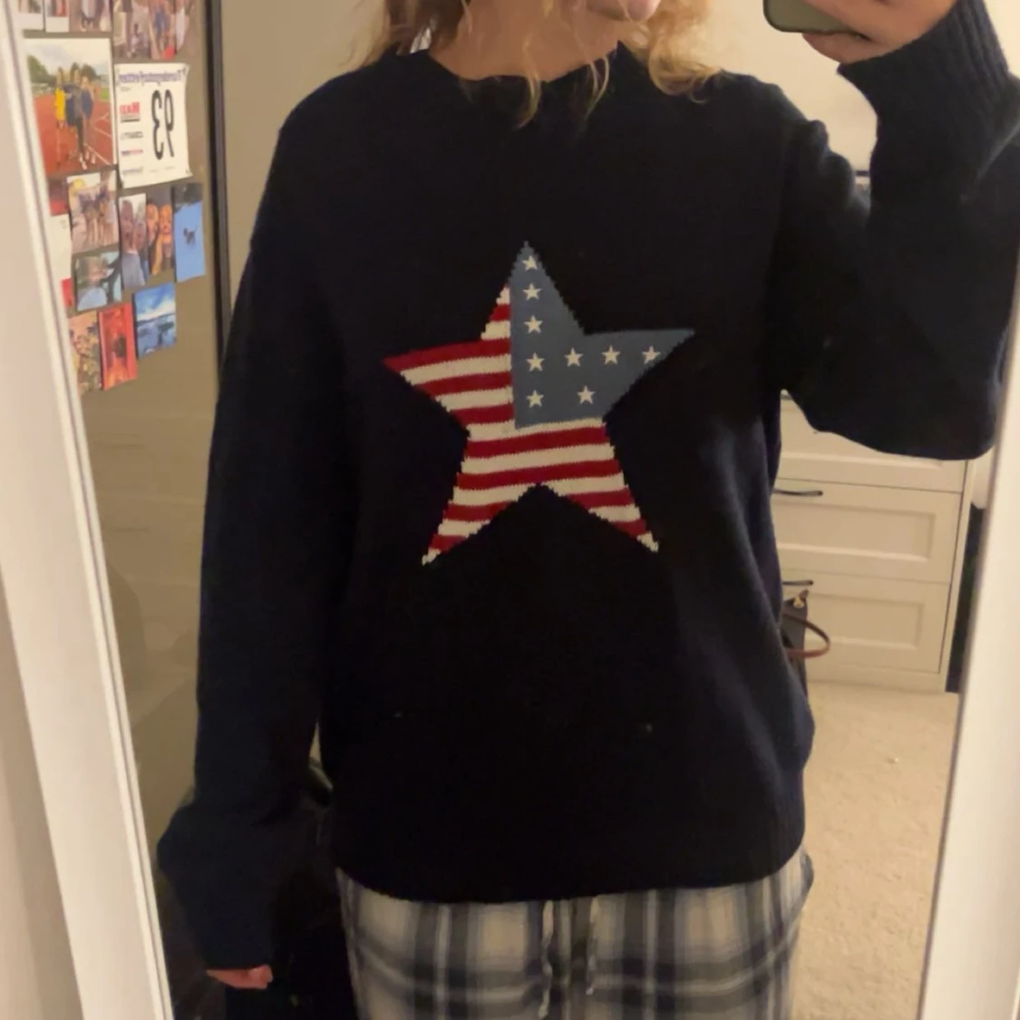 Mörkblå stickad tröja med stjärna