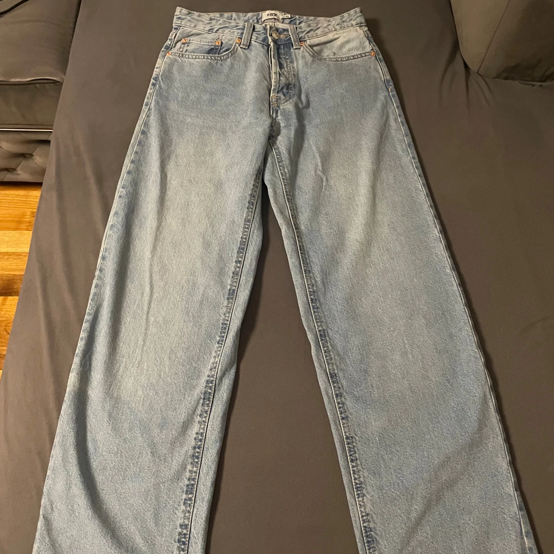 Raka blåa jeans