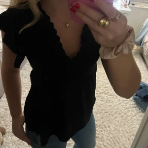 Söt topp - Söt svart topp💕