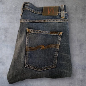 Nudie jeans herr  - Nudie jeans modell lean Dean i fint skick. Skriv gärna vid fler funderingar eller frågor.