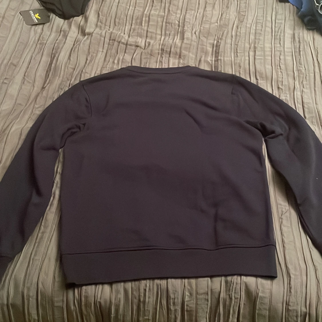 Marinblå sweatshirt från GANT i storlek L - 1