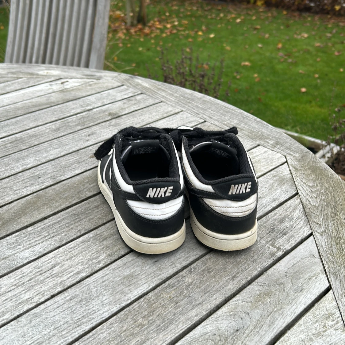 Nike Dunk Low svart/vit sneakers - 2