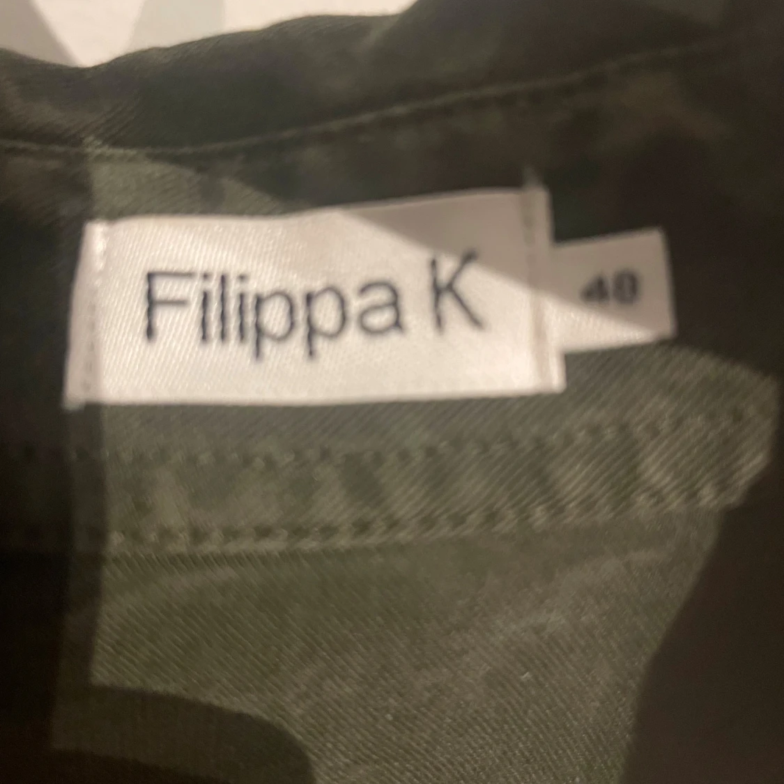 Grön skjorta från Filippa K, strl 48 - 2