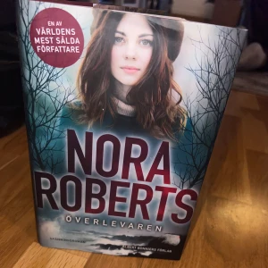 Överlevaren - En spännande roman om Simone Knox som överlever en tragedi på en biograf. Tre år senare kämpar hon och Reed Quartermaine med minnena och försöker förhindra att historien upprepas. Perfekt för dig som gillar thrillers med starka karaktärer och psykologiskt djup.