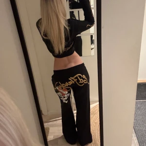 ed hardy set - så snyggt set från ed hardy, använts fåtal gånger. jag är 177 🖤