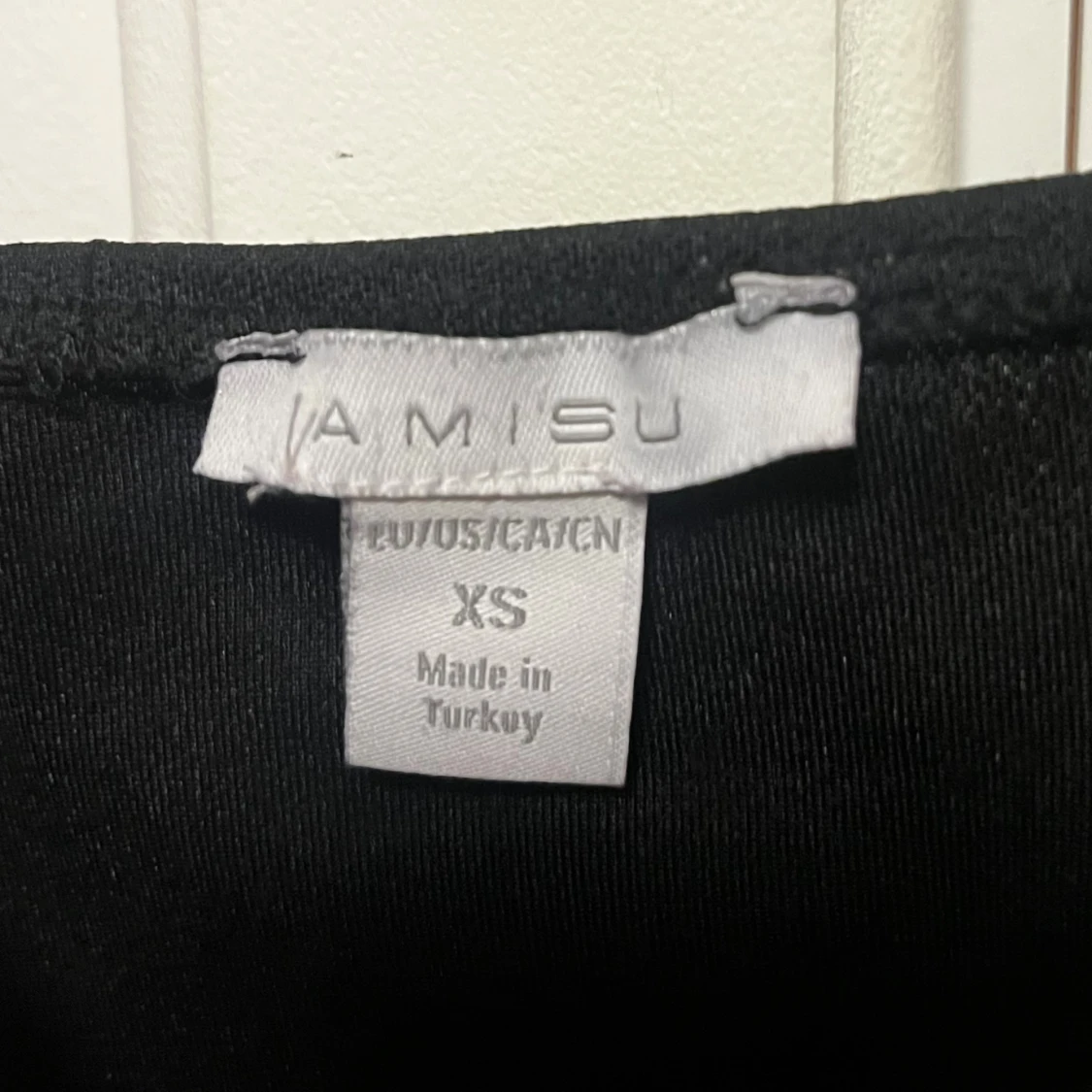 Svart croppad linnetopp från Amisu - 2