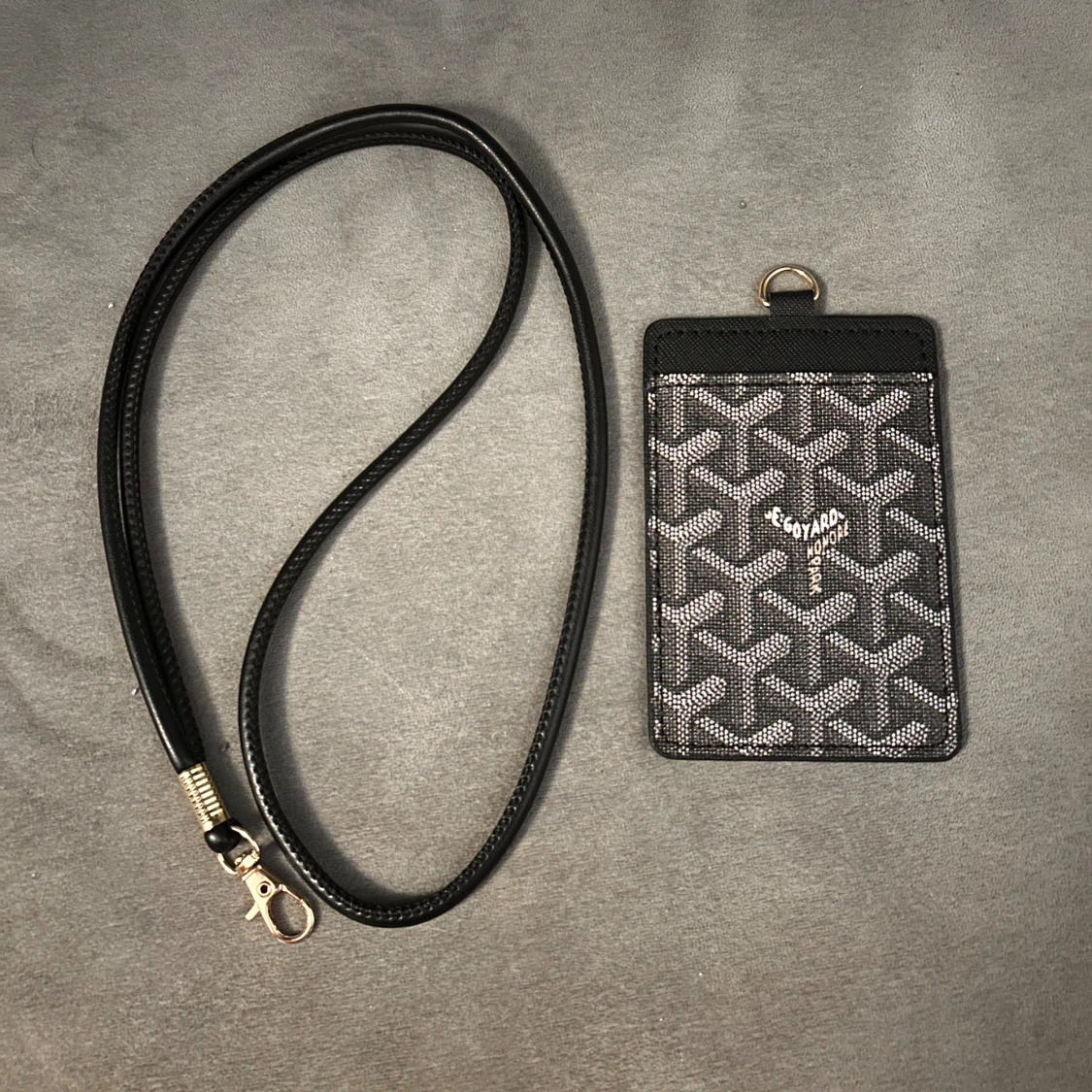 Svart gyard plånbok med snodd