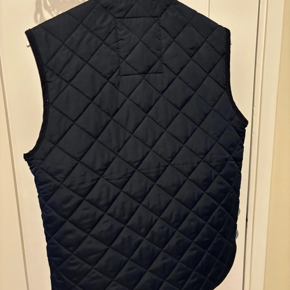 Mörkblå quiltad dunväst från Morris - 1