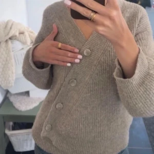 Cardigan - Kofta från cappuccini nypris 1150kr. Kan gå ner i pris vid snabb affär🤍 