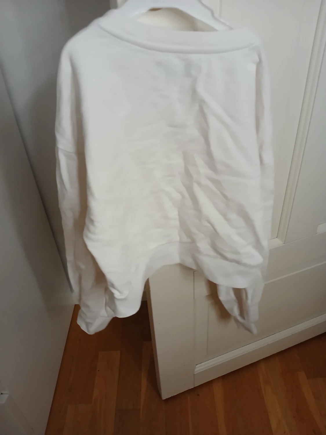 Vit sweatshirt XOXO Friends 100% Myself - 1