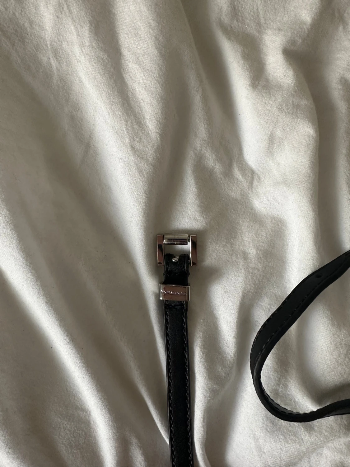 Svart smalt skärp från Michael Kors - 1