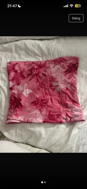 Hollister tube topp - Hollister tube topp som går att vända ut och in. Jätte bra skick, använd typ 3 gånger. Nypris ca 200kr. Pris går att diskutera!🩷