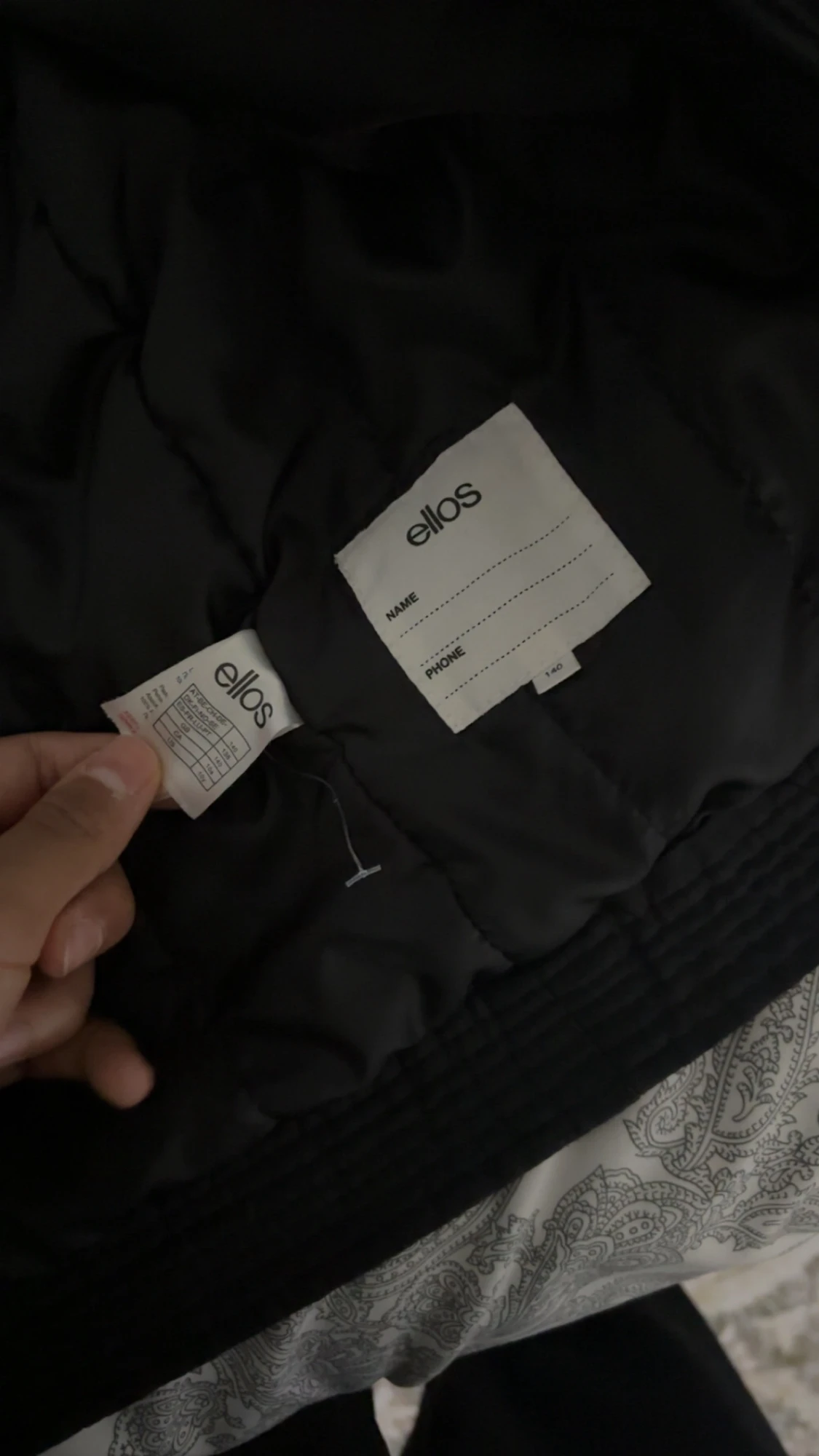 Svart bomberjacka med grå hoodie från Ellos - 1