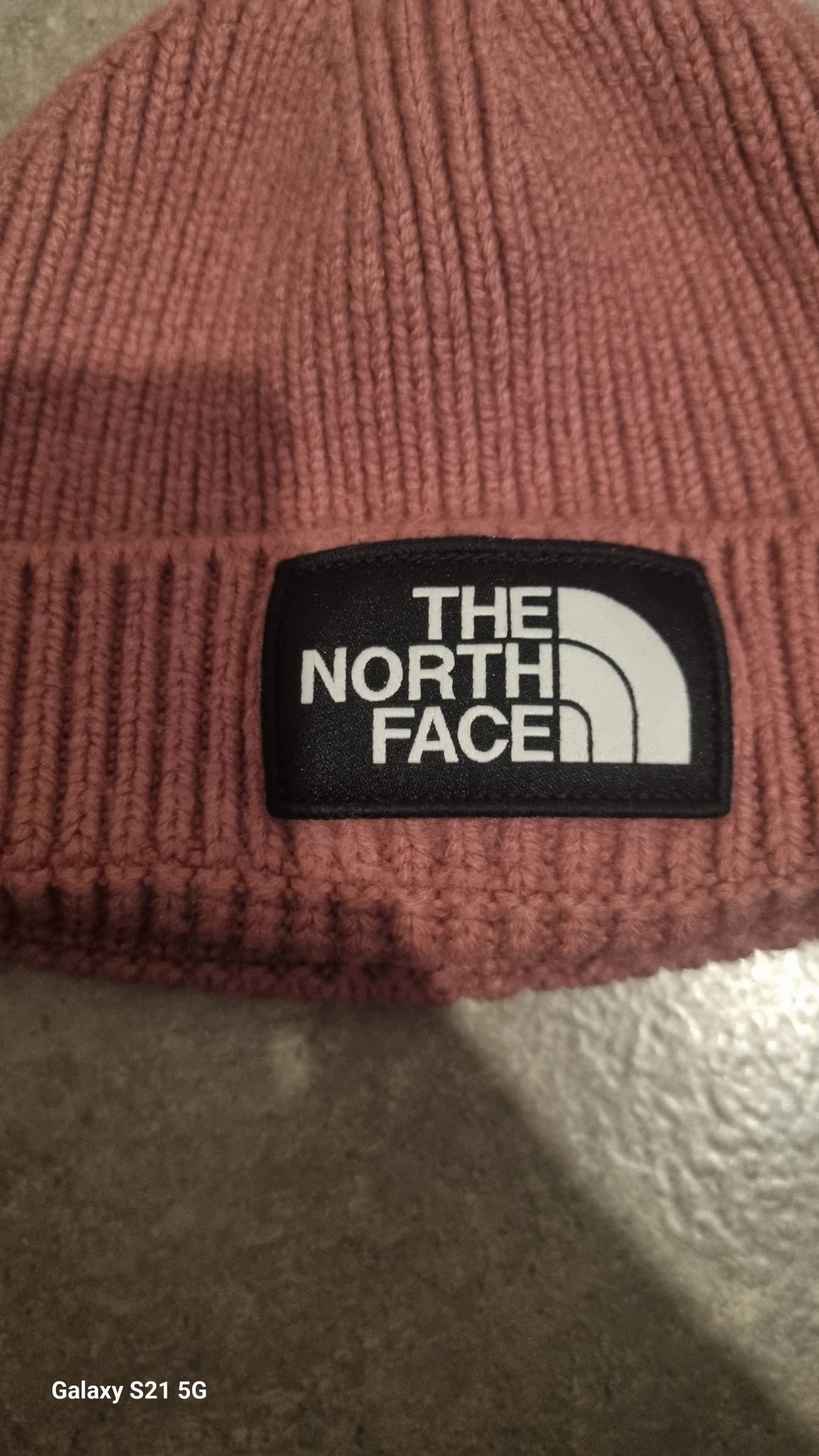 Rosa stickad mössa från The North Face - 1