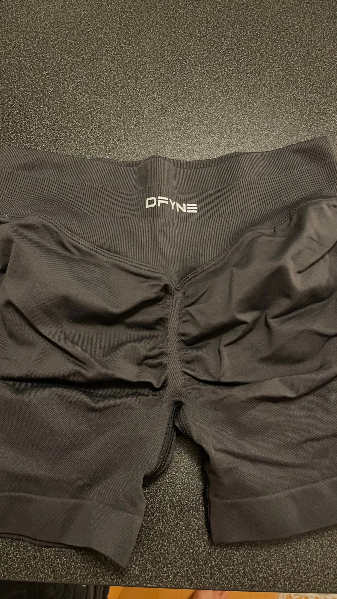 Gråa seamless träningsshorts DFYNE - 1