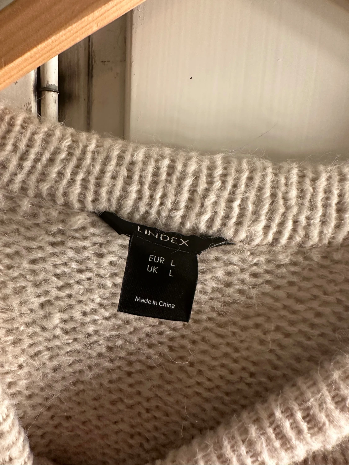 Beige stickad tröja från Lindex - 1