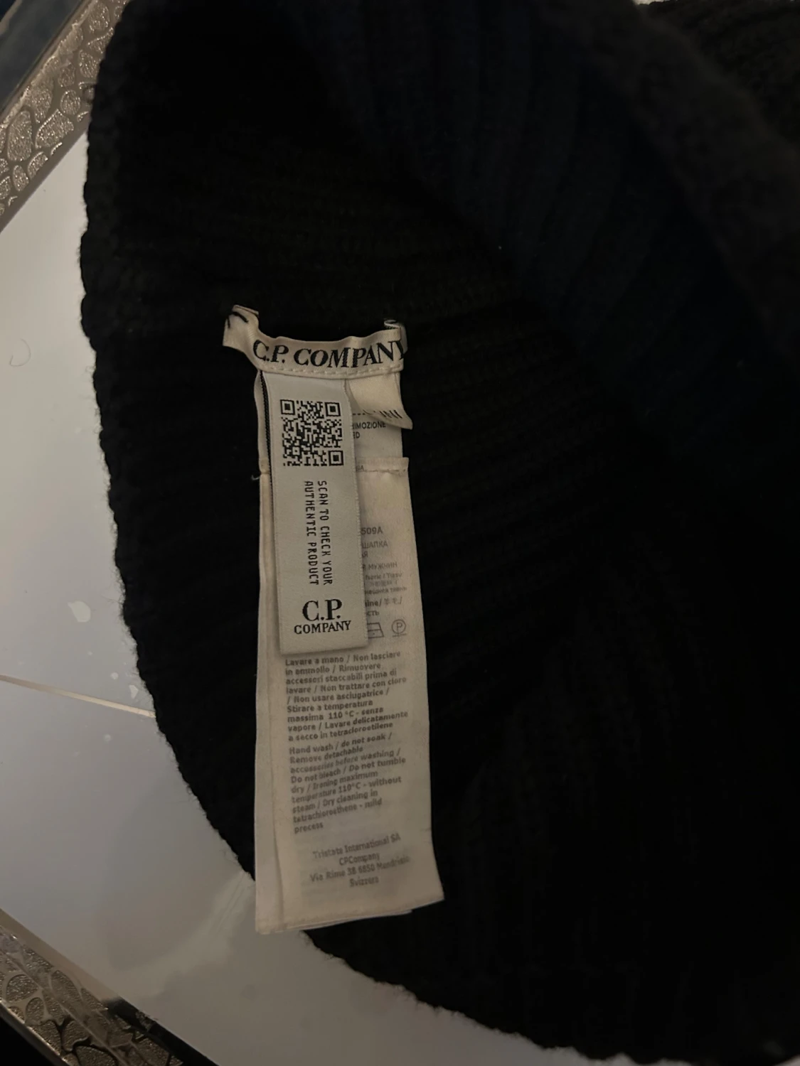 Svart C.P. Company mössa med goggles - 2