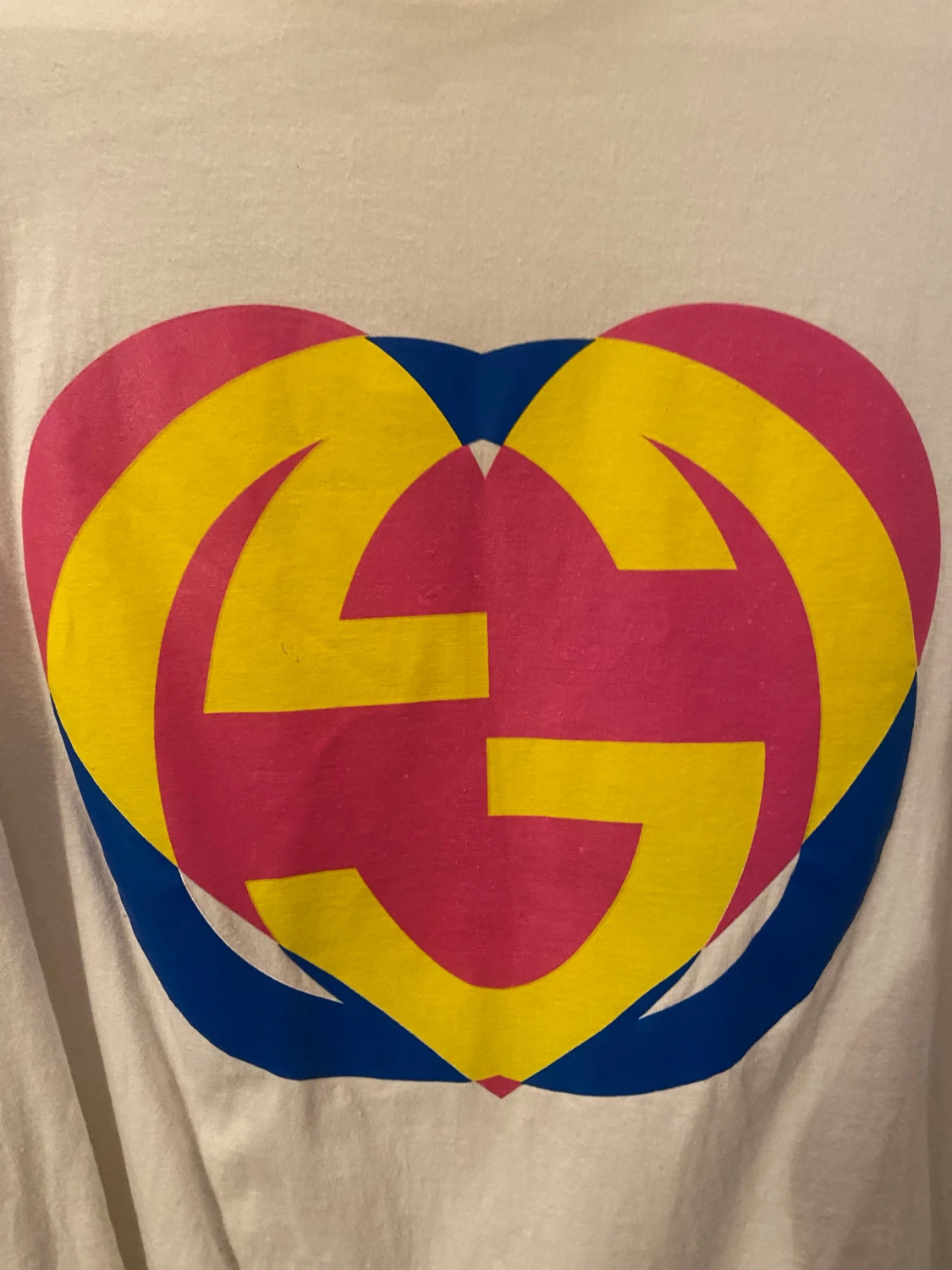  t-shirt med färgglatt hjärtmotiv - 1