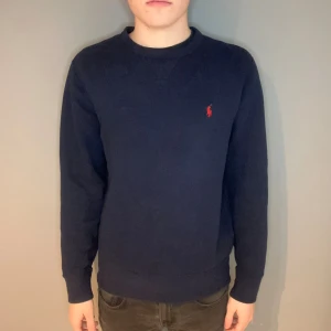 Polo Ralph Lauren tröja  - Polo Ralph Lauren tröja | storlek s | skick 10/10 | fraktar via valfrit ombud på köparens bekostnad | hör av dig vid funderingar 