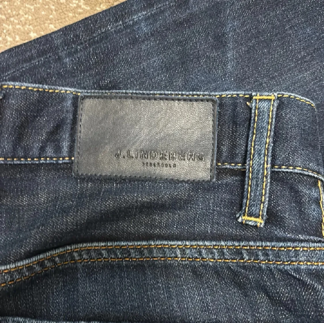 Mörkblå jeans från J.Lindeberg - 2