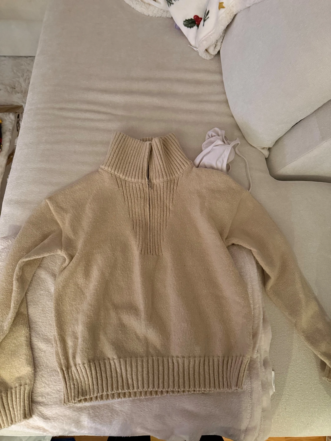 Beige stickad polotröja med half zip