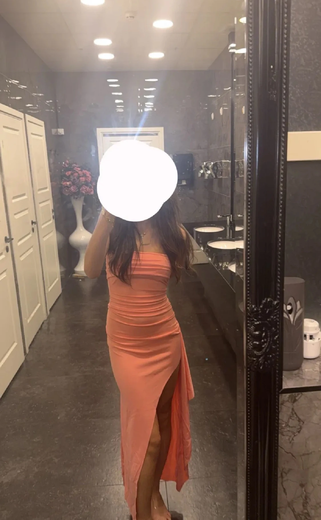 Lång korallrosa klänning med slits - 1