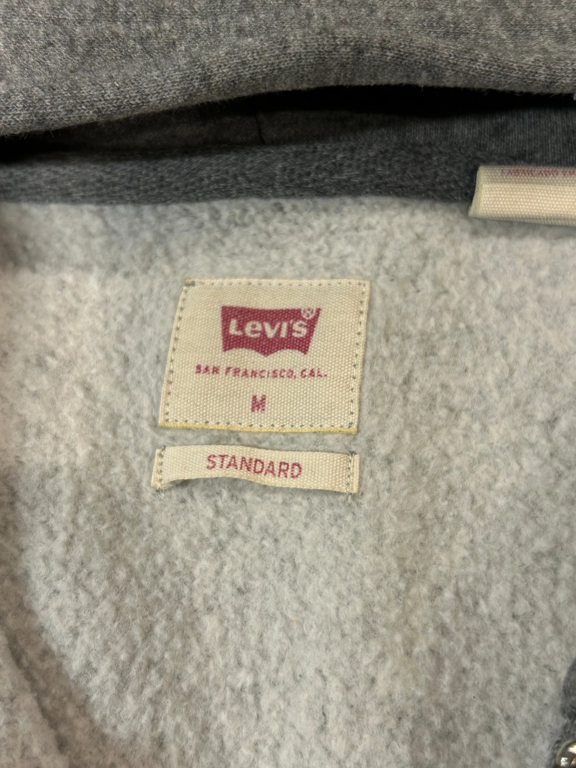 Grå hoodie från Levi's med dragkedja - 3
