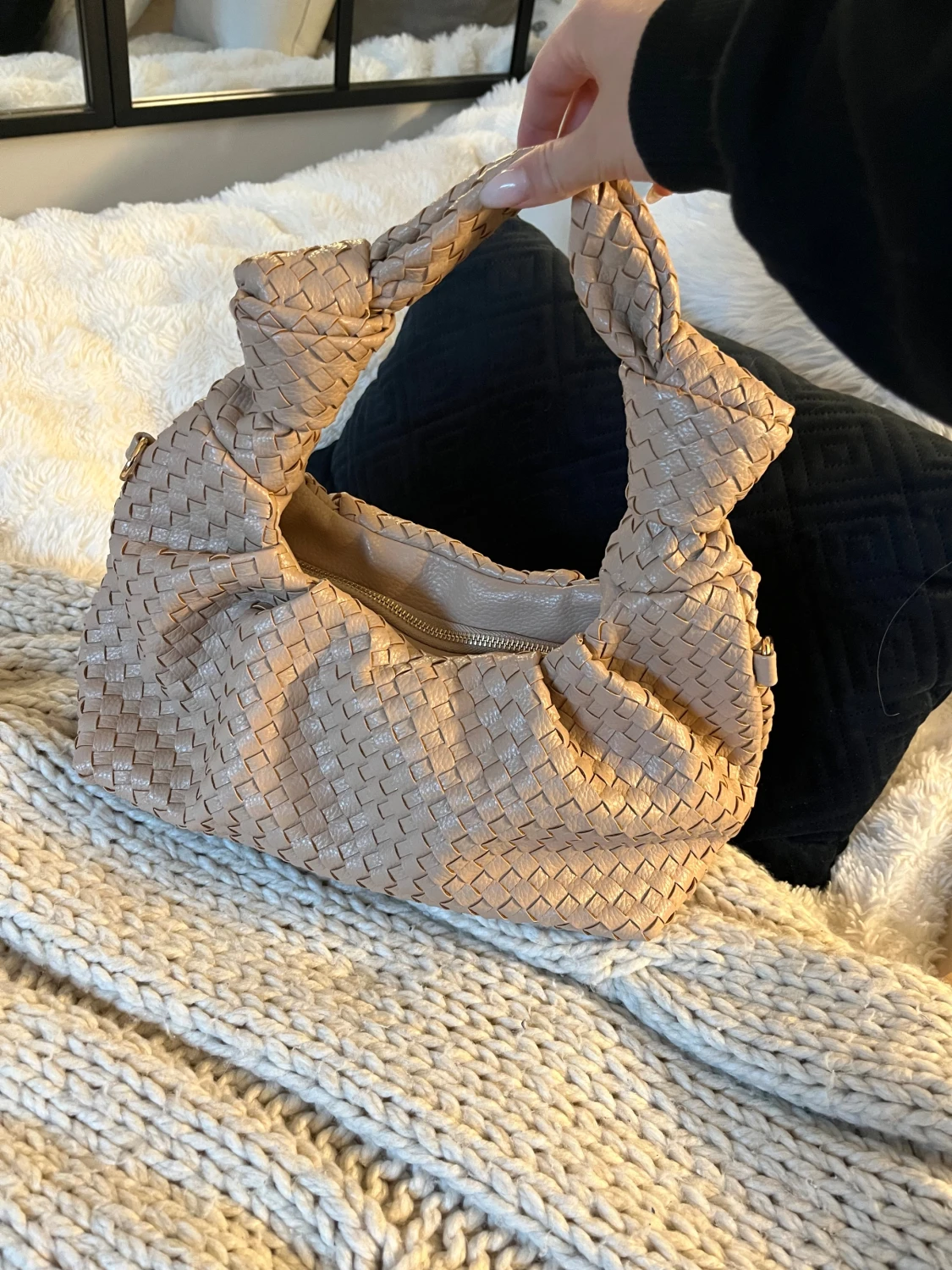 Beige flätad väska i skinn