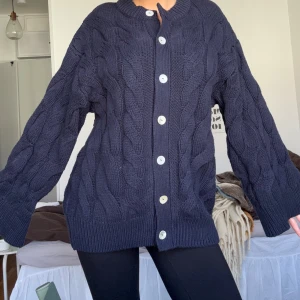 Kofta - Så fin kofta från Gina som passar perfekt nu till hösten! Kommer tyvärr inte till användning då det inte riktigt kändes som min stil, så använd typ en gång. 💕🫶