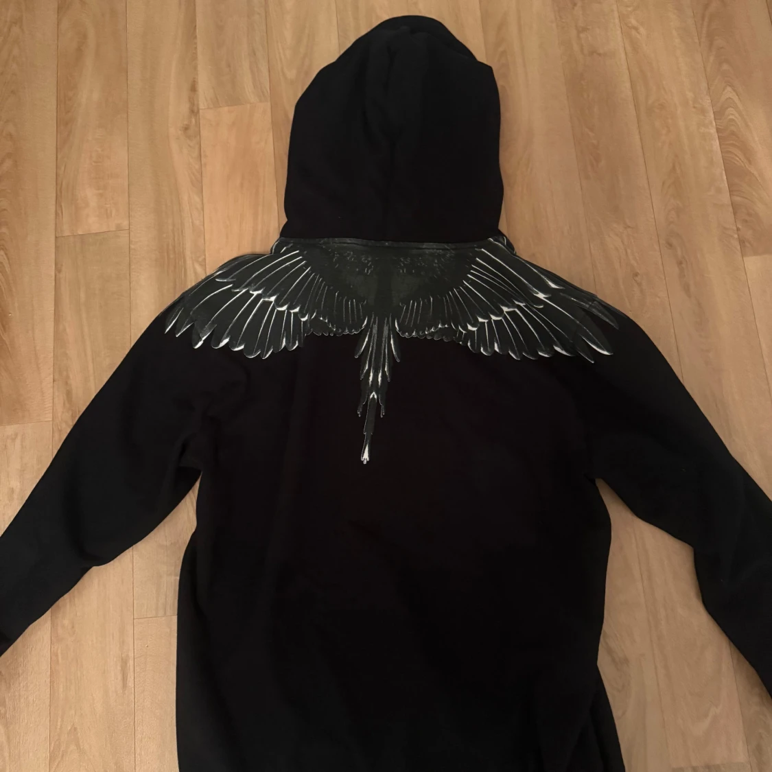Svart hoodie Marcelo Burlon med vingar