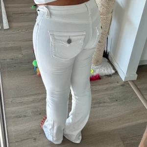 True Religion jeans Becca - Becca bootcut jeans, midrise, W27. Köpe på plick men dom passa mig inte💞(bliderna är från hon jag köpte från)