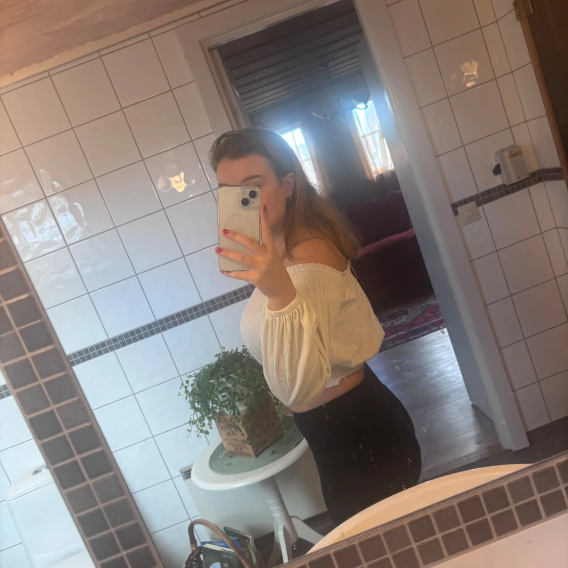 Offshoulder croppad topp i vit - 2