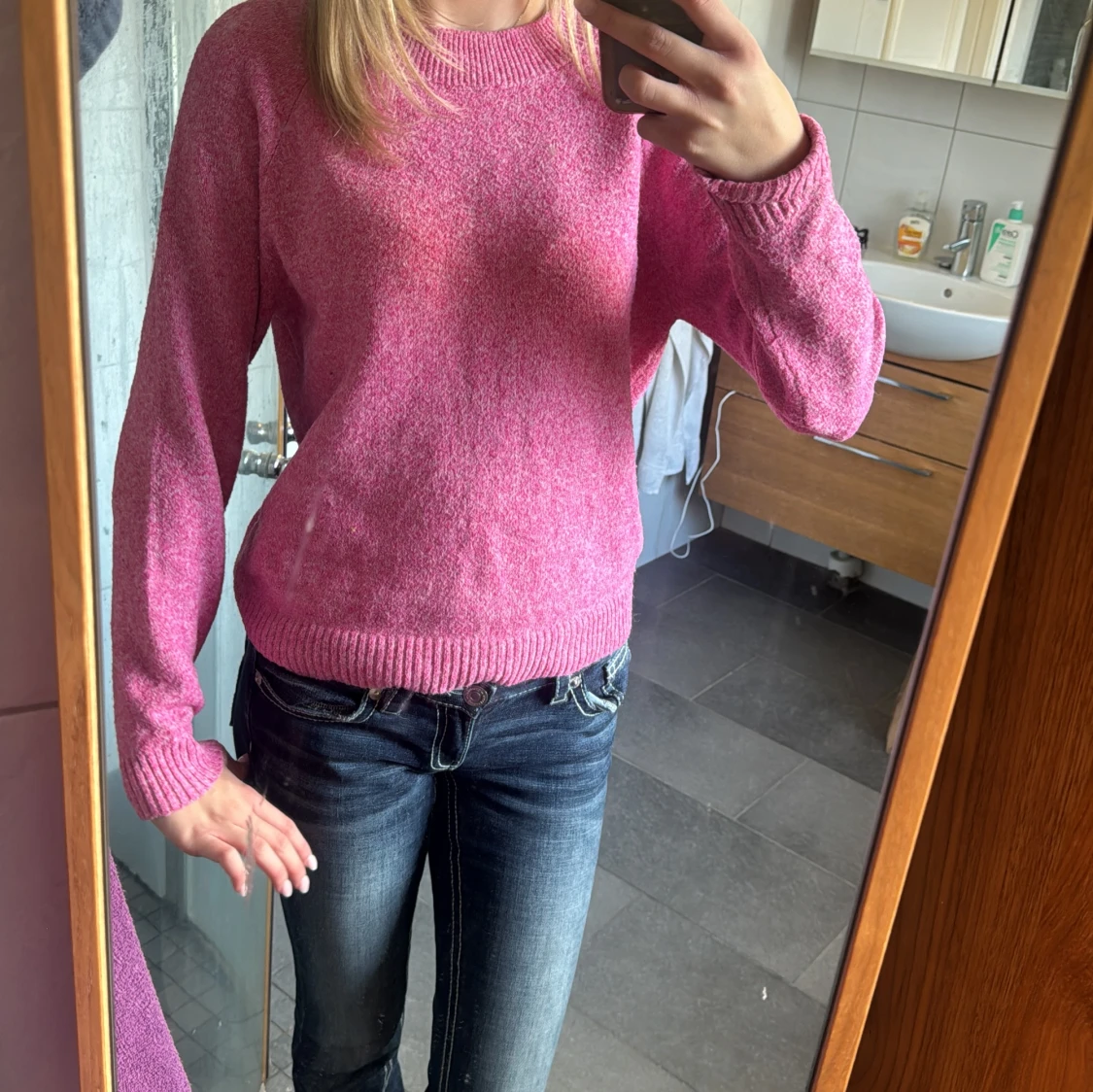 Rosa stickad tröja med rund hals