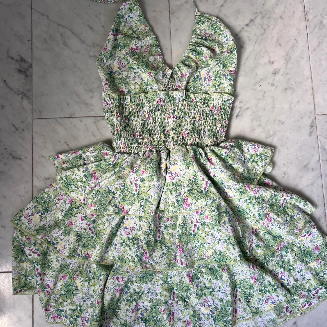 Grön blommig kort sommarklänning - 2