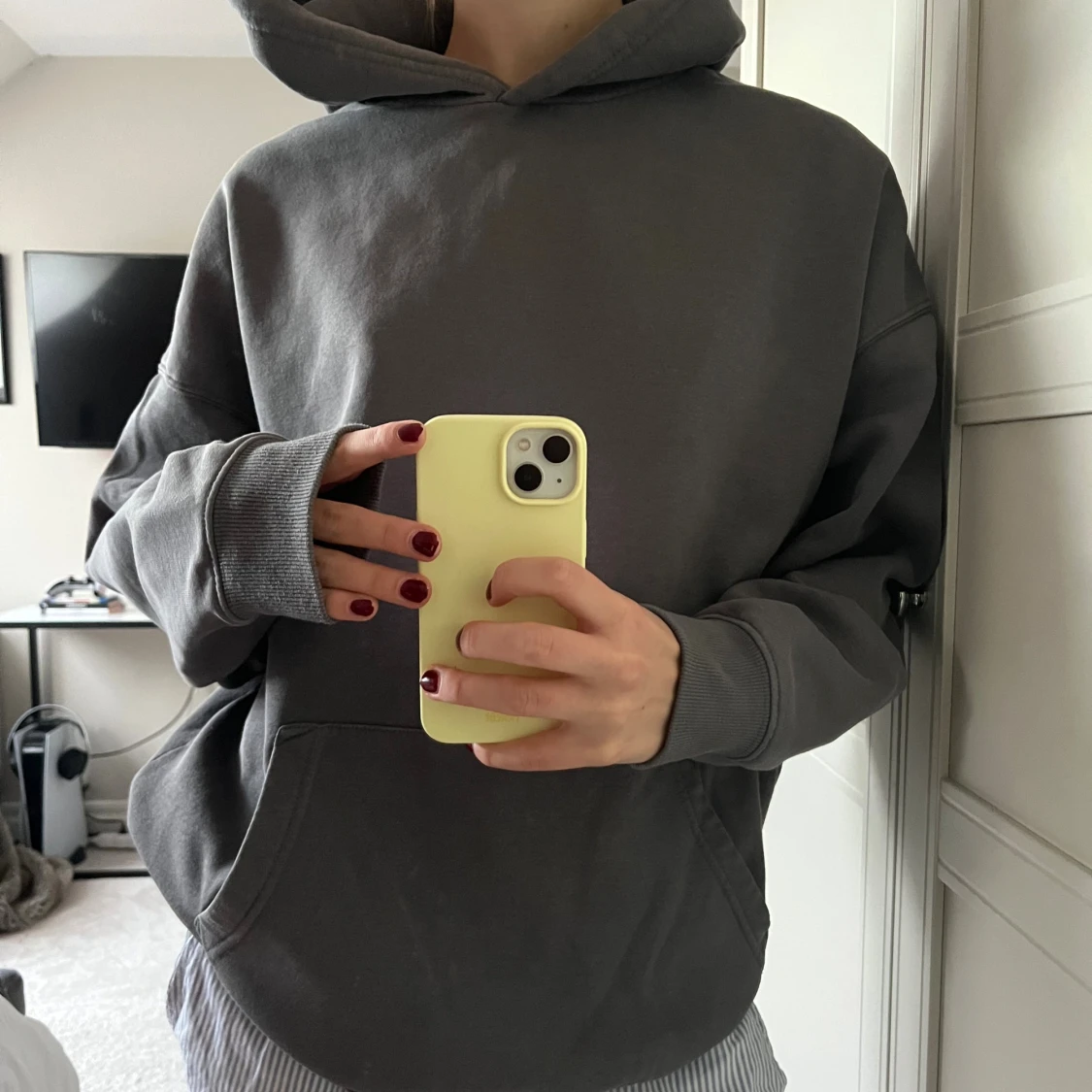 Grå hoodie 