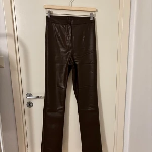 Faux leather pants - Insider material will keep you warm