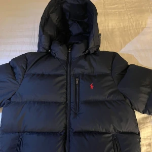 Ralph Laurent jacka - Svart ralph Lauren jacka // storlek M // Bra skick //pris 1799 // tveka inte på att höra av er vid frågor eller funderingar!