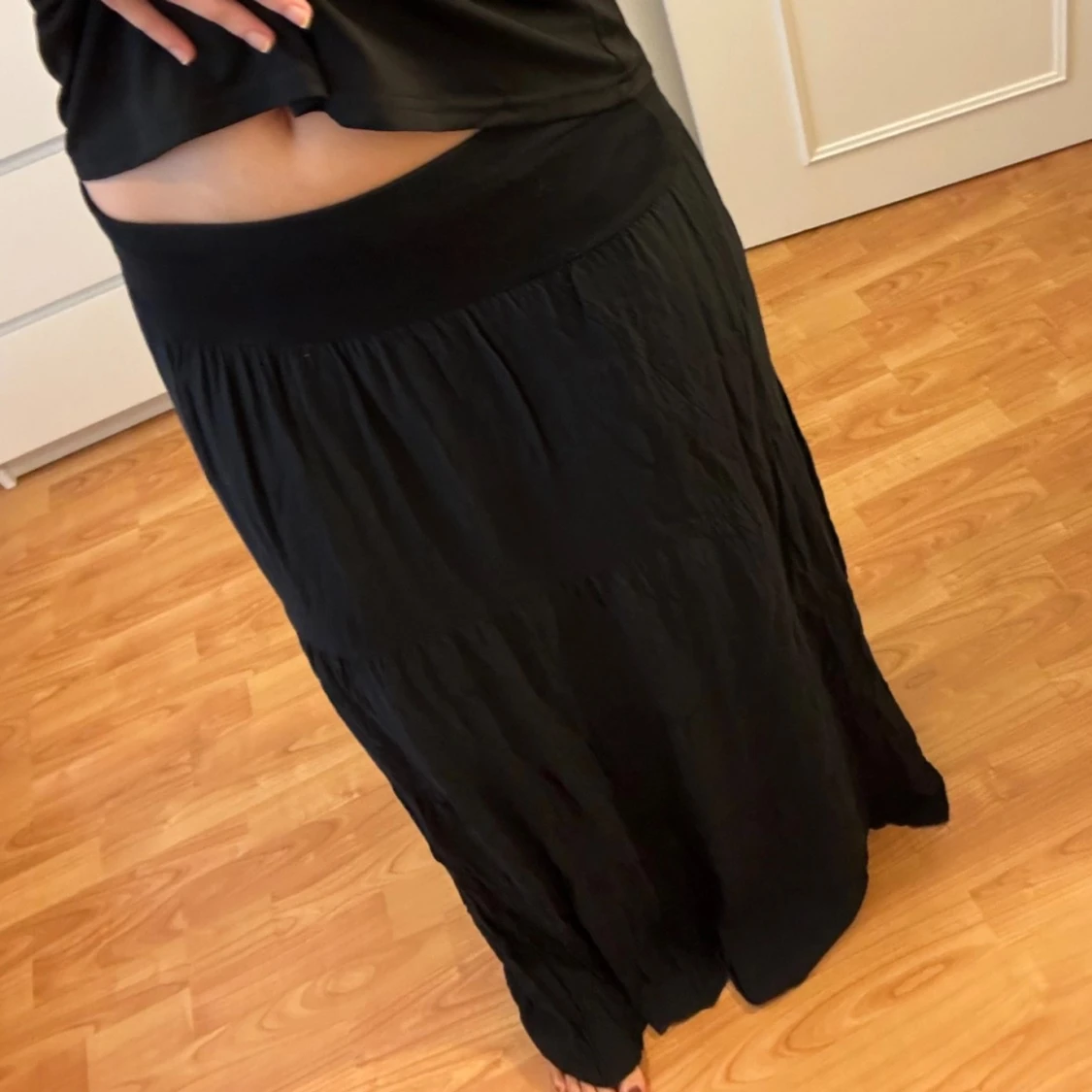 Svart lång volangkjol - 90