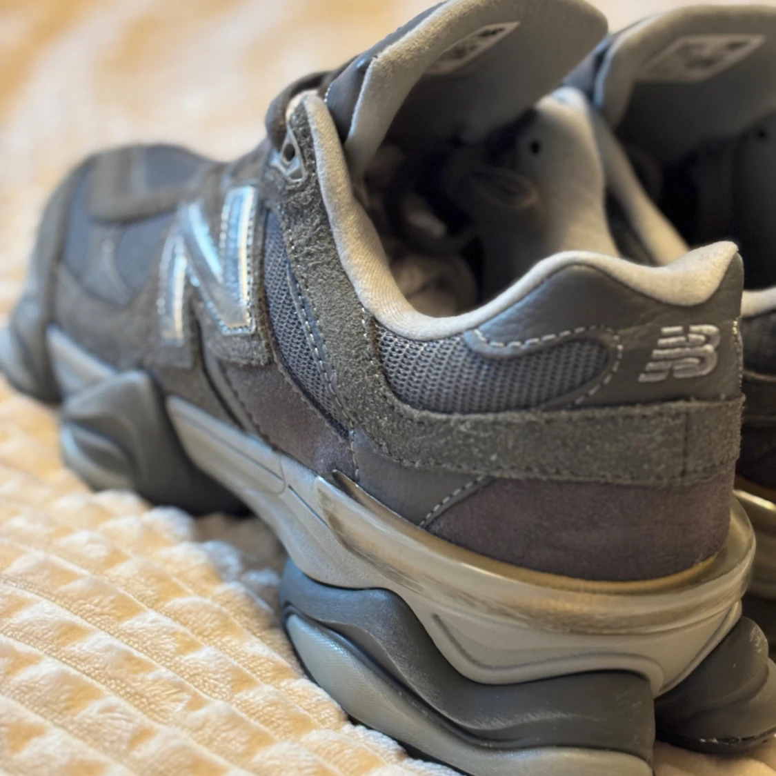 New Balance 9060 mörkgrå sneakers - 1