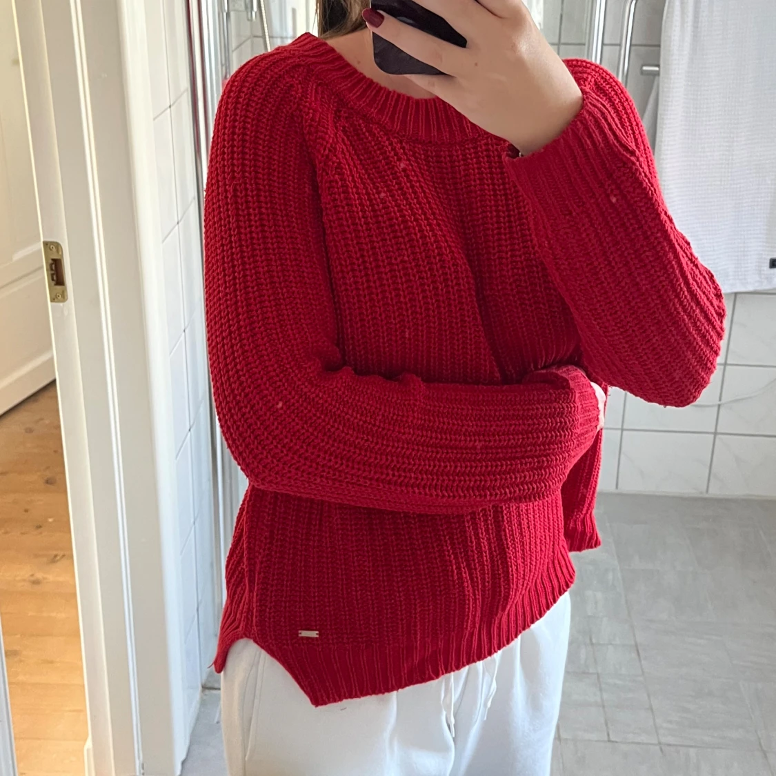 Röd stickad tröja  - 1