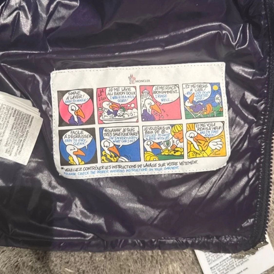 Mörkblå Moncler pufferjacka Storlek M - 3