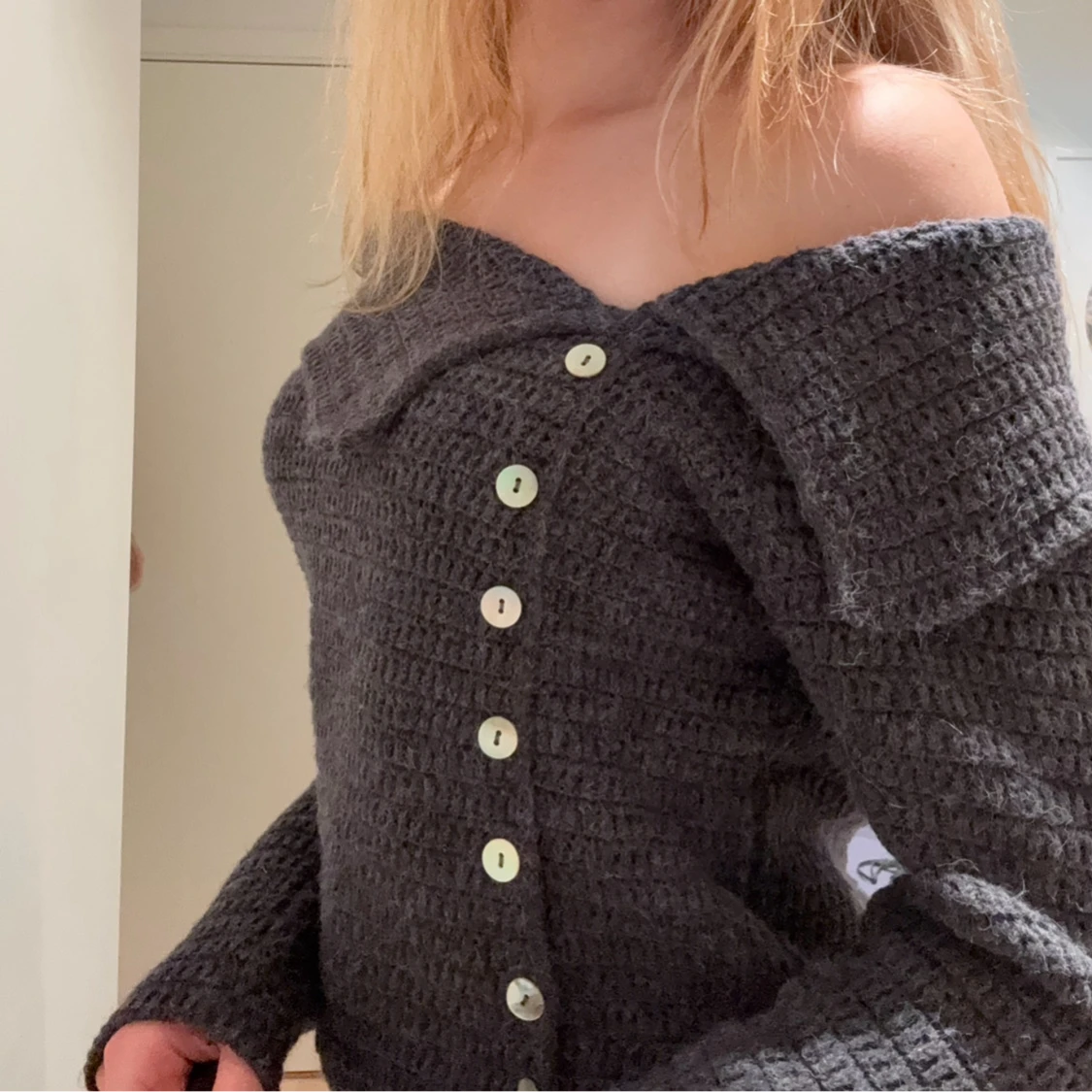 Mörkgrå stickad kofta  - 4